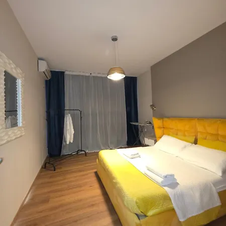 Aura Skanderbeg Square *