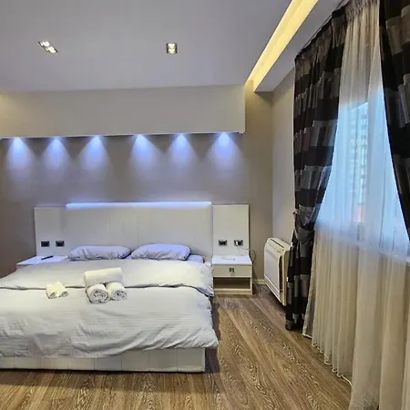 Aura Skanderbeg Square