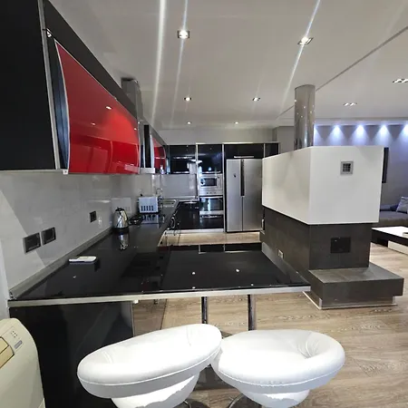 Aura Skanderbeg Square