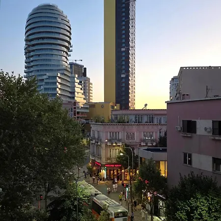 Aura Skanderbeg Square Τίρανα