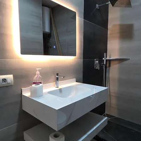 Aura Skanderbeg Square Appartement *