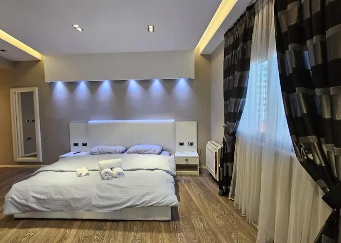 Aura Skanderbeg Square