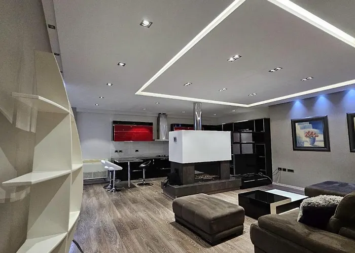 Aura Skanderbeg Square