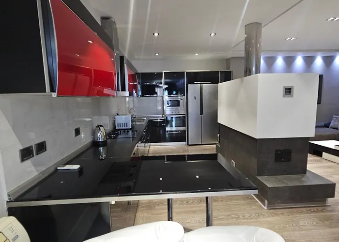 Aura Skanderbeg Square