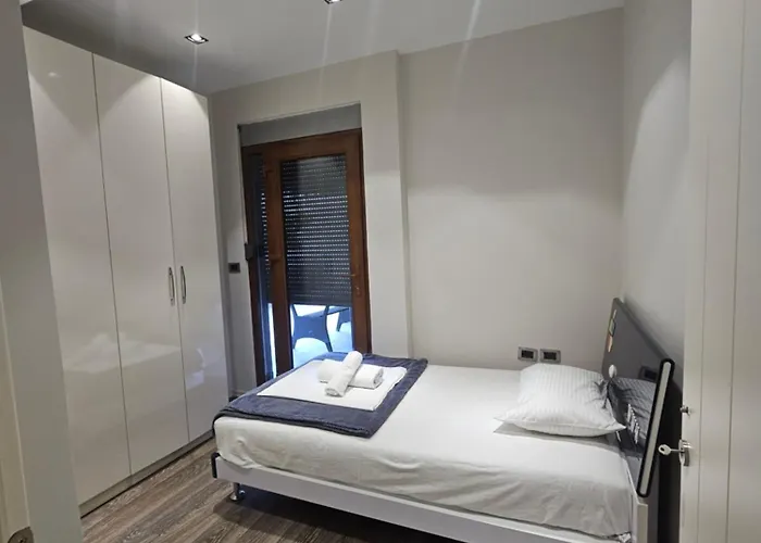 Aura Skanderbeg Square 公寓 地拉那