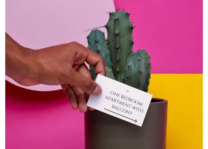 Aura Skanderbeg Square Apartment *