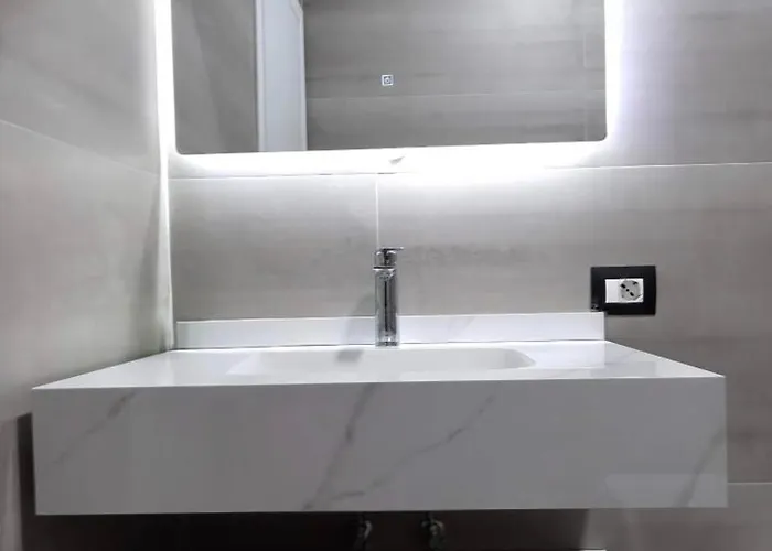 Aura Skanderbeg Square *